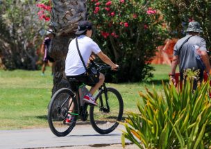 Desde caídas hasta daños en la columna: ¿Cómo evitar las lesiones en verano?