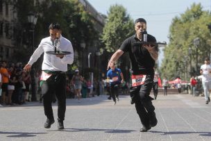 Emocionante Carrera de Garzones se vivió en Santiago: hubo triple empate y una estrepitosa caída