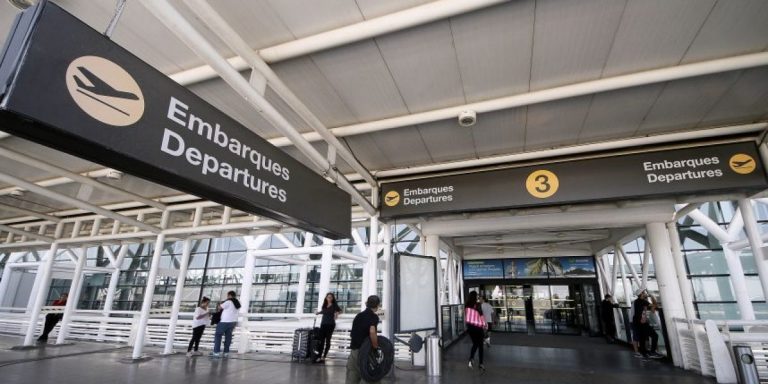 Diputado insiste en aumentar la fiscalización en aeropuertos por estafas a turistas