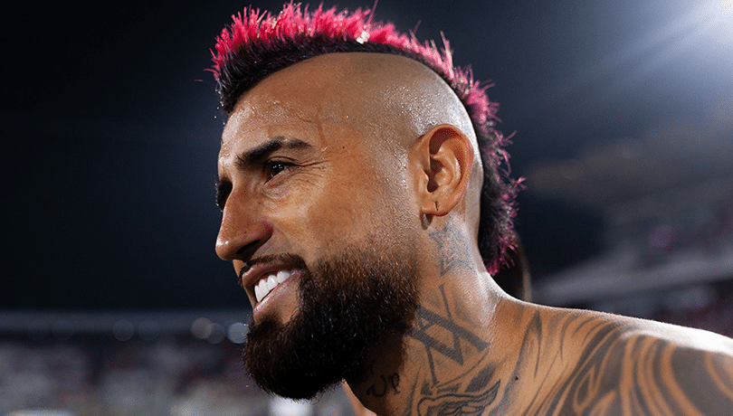 Aníbal Mosa zanja el tema de Arturo Vidal: “Va a vestir la camiseta de Colo-Colo”