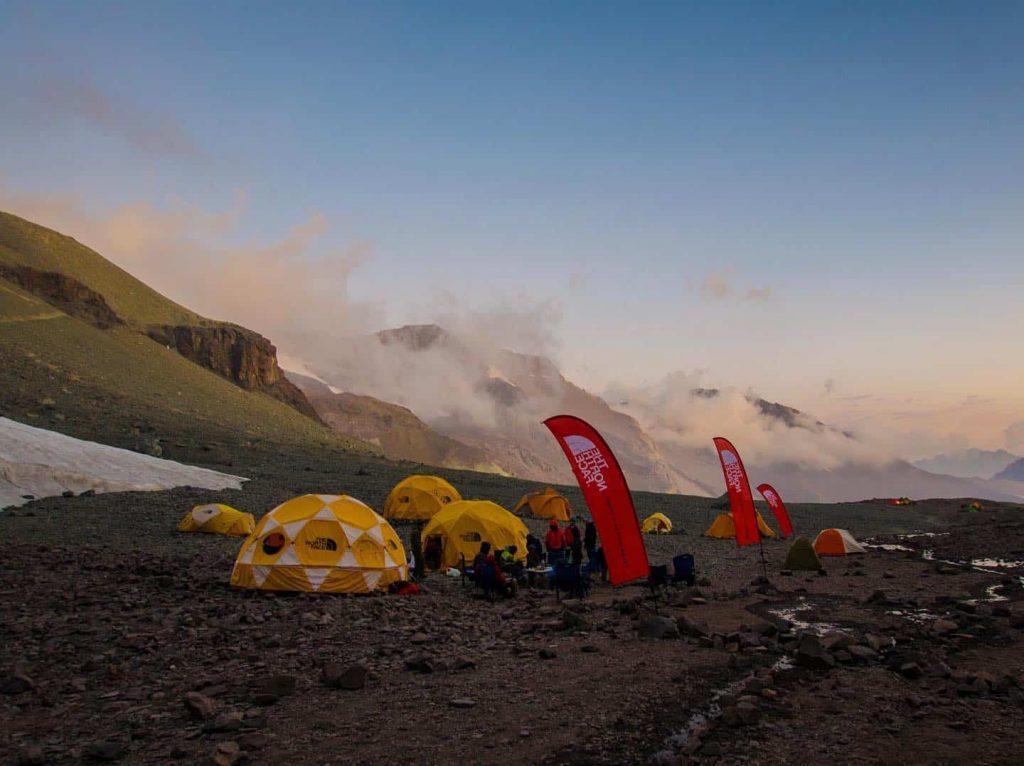 Base Camp El Plomo: La oportunidad de visitar el cerro más alto de Santiago de forma gratuita