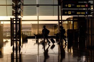 Viajes en avión durante el verano: ¿Cómo se preparan los aeropuertos en términos de seguridad? 