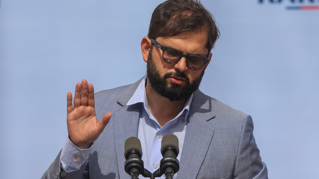 Demócratas respalda a periodista abucheado en La Moneda: “Fue absolutamente estéril la reacción del jefe de Estado”