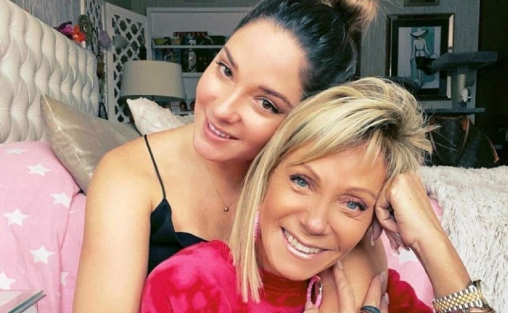 Kel Calderón rompe el silencio por cahuín con Pangal y Raquel: “No cambié a mis papás, hay que quererlos así”