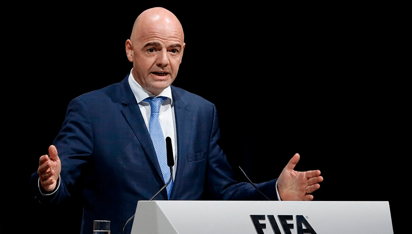 Infantino defiende su propuesta anti racismo: “Debemos implementar la expulsión automática para el equipo”