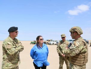 Región de Arica y Parinacota: Ministra de Defensa visitó tropas desplegadas en la frontera