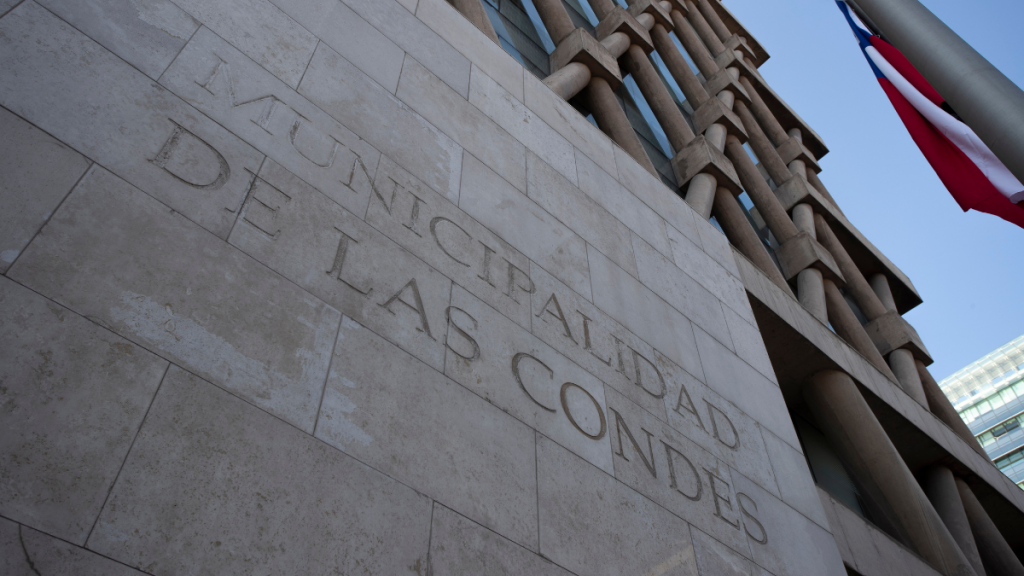 Contraloría inicia sumario administrativo en Dirección de Compras de Las Condes por “eventuales irregularidades”
