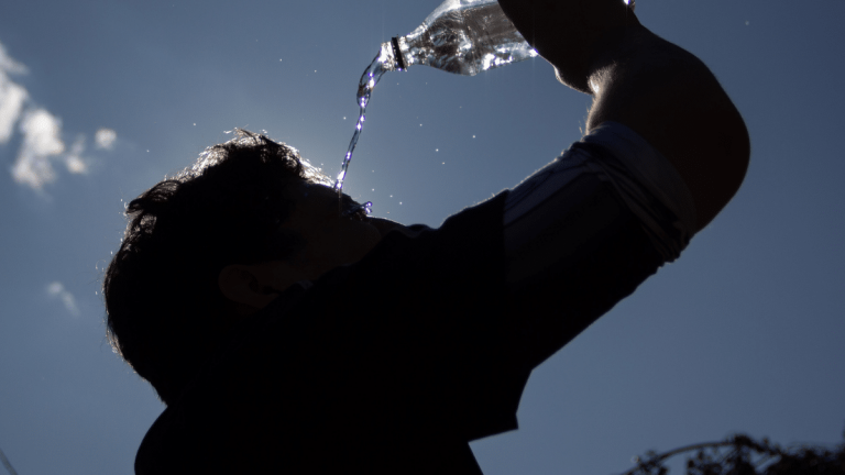 Hasta 34°C en pleno invierno: emiten aviso por altas temperaturas en dos regiones