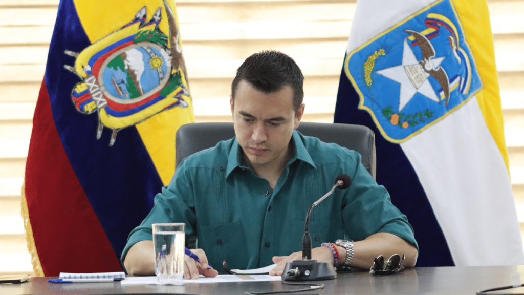 Ecuador: Noboa dice que los grupos criminales “empezaron a instaurarse” en el país durante el mandato de Correa