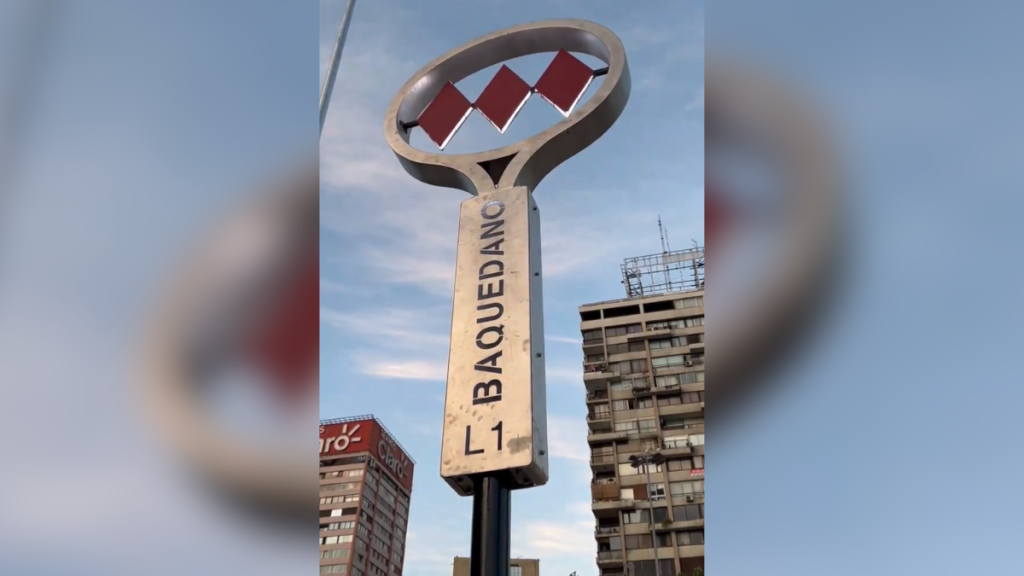 Sin la “plaza hundida”: Reabren acceso a estación Baquedano tras permanecer cerrada por cuatro años