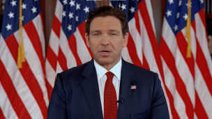 Ron DeSantis pone fin a su candidatura republicana y entrega su apoyo a Donald Trump