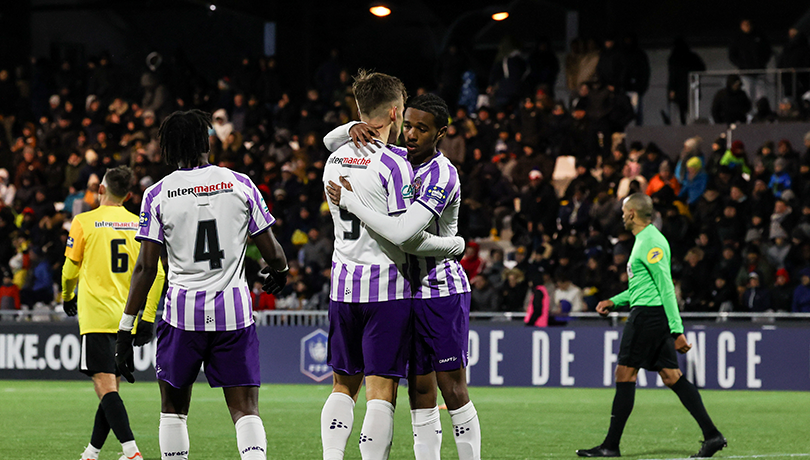 Toulouse avanza en la Copa de Francia con Suazo como titular