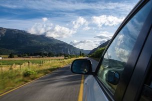 ¿Quieres recorrer el país este verano?: Expertos entregan consejos antes de arrendar un vehículo