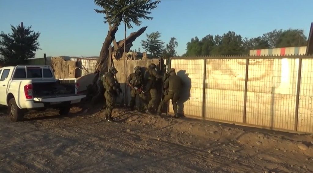 Seis delincuentes extranjeros: Carabineros detuvo a sujetos de banda criminal dedicada a los secuestros