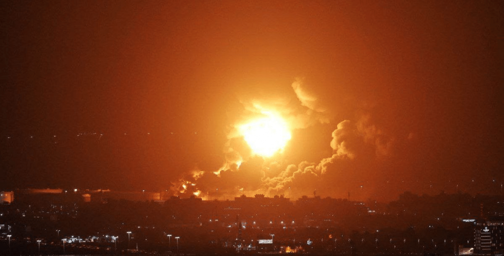 EE. UU. y Reino Unido bombardean posiciones de los hutíes en Yemen tras ataque a embarcaciones en el Mar Rojo
