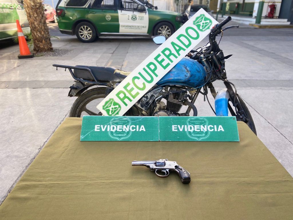 Dos detenidos durante velorio de alto riesgo en Puente Alto: Mantenían arma de fuego y orden vigente