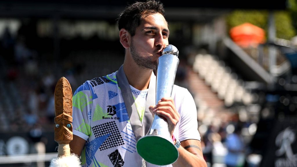 ¡Gigante! Alejandro Tabilo consigue su primer título ATP tras vencer a Daniel en Auckland