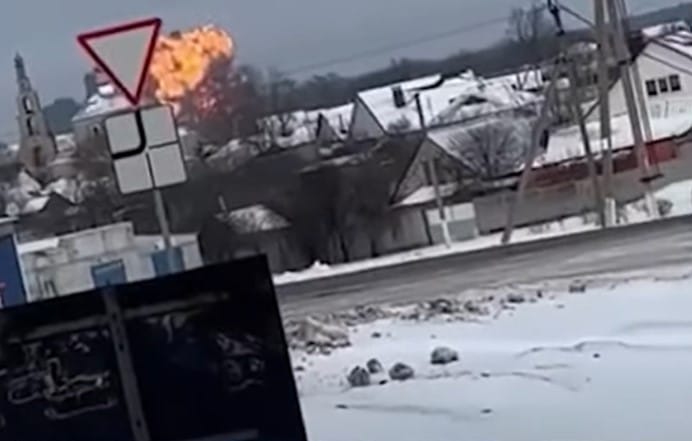 Un avión militar ruso con 65 prisioneros ucranianos se estrella en Bélgorod