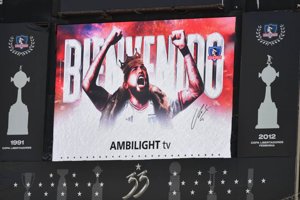 Llegó en helicóptero: Arturo Vidal es presentado ante 30.000 personas en el Estadio Monumental