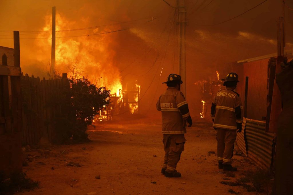 Dos incendios en Valparaíso dejan tres casas destruidas: investigan intencionalidad