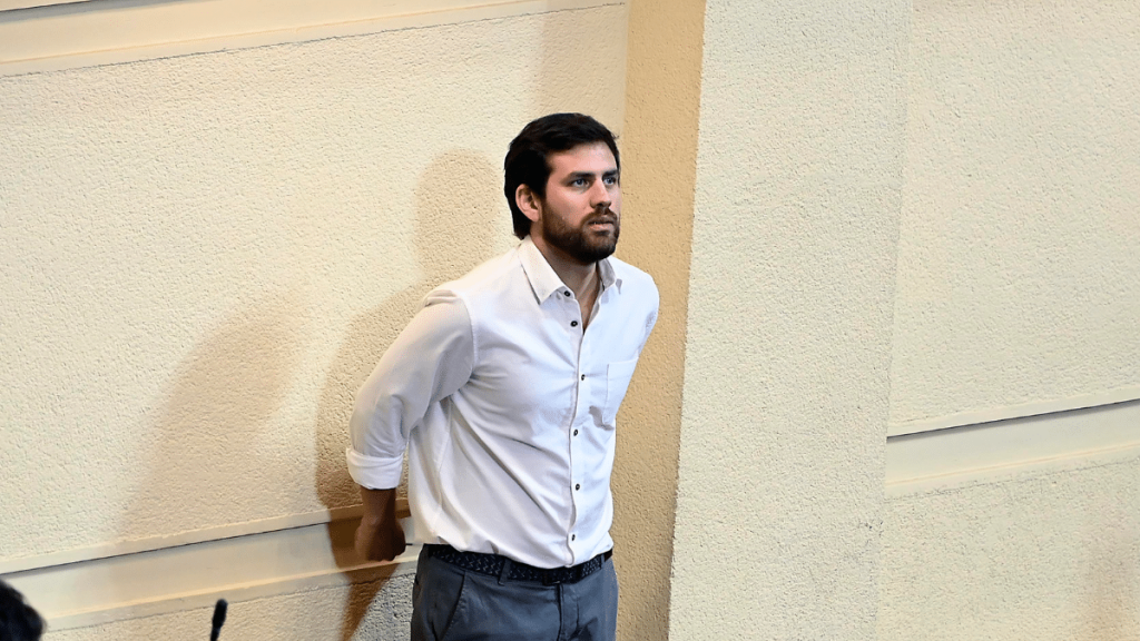 Diputado Ibáñez fue interpelado por influencer en zona afectada por incendios: “Olvídate, le tocamos ese tema y se alteró”