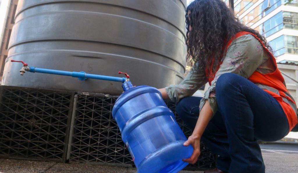 Partió corte de agua de 30 horas en dos comunas de la capital: estos son los puntos de abastecimiento