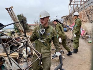 “No vamos a dejar a la gente sola”: Más de cien alumnos de Carabineros se desplegaron en trabajos de ayuda y remoción de escombros