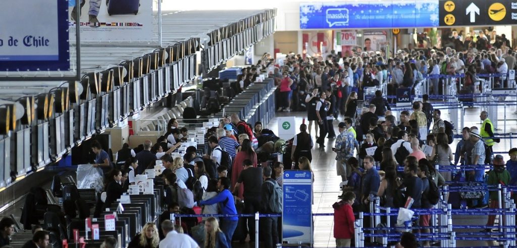 Diputado Schubert solicita transparencia al Servicio Nacional de Migraciones por vuelos sin nómina