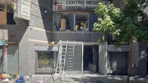 Cuatro lesionados tras explosión en galería comercial de Santiago Centro