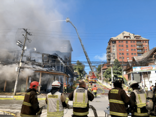 Reportan cuatro personas desaparecidas tras incendio en centro de Puerto Varas