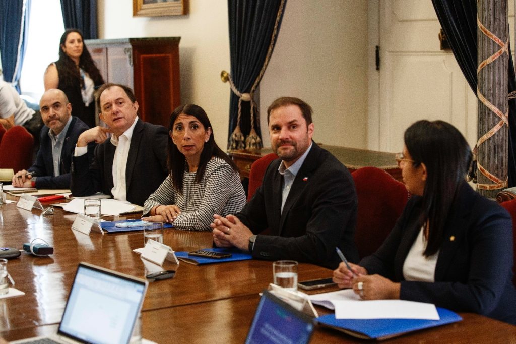 Figuras del “Piñerismo” van a La Moneda para proponer medidas de reconstrucción tras incendios
