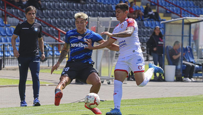 Con uno menos: Unión La Calera sorprende a Huachipato en el CAP