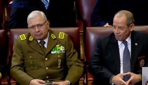 Diputados de oposición apuntan al PC de presiones para que renuncie el General Director de Carabineros