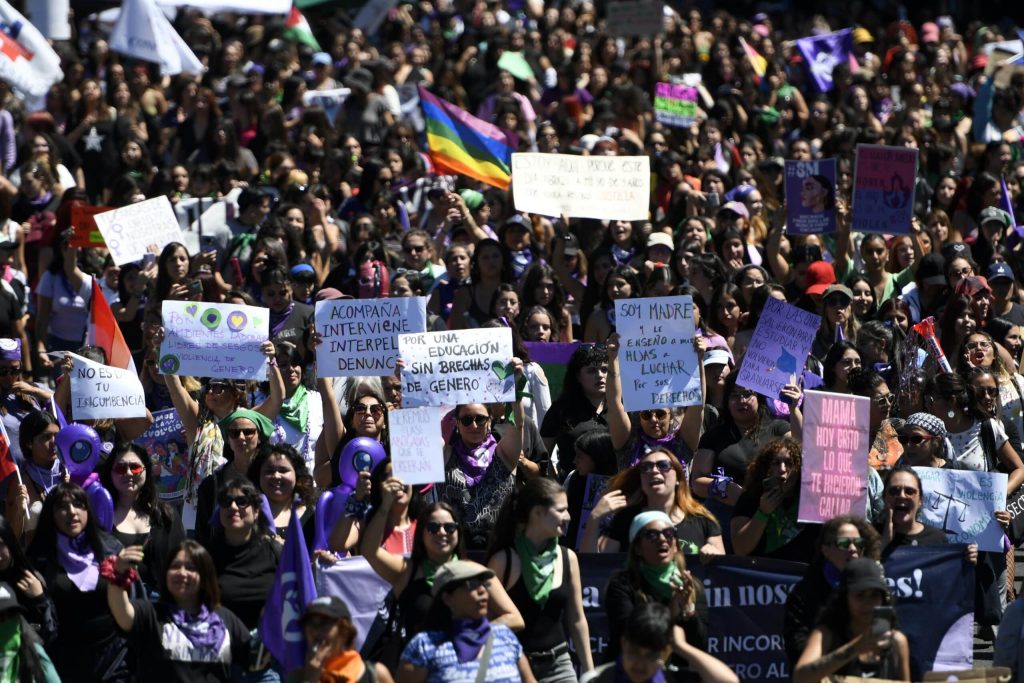 8M: Comienza marcha conmemorativa por el Día Internacional de la Mujer