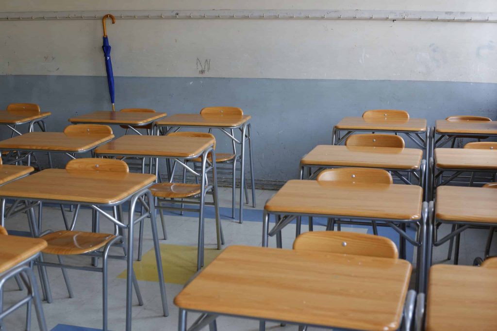 Diputado Becker denunció falta de matrículas para 208 estudiantes de Pucón: “La tómbola los tiene sin educación”