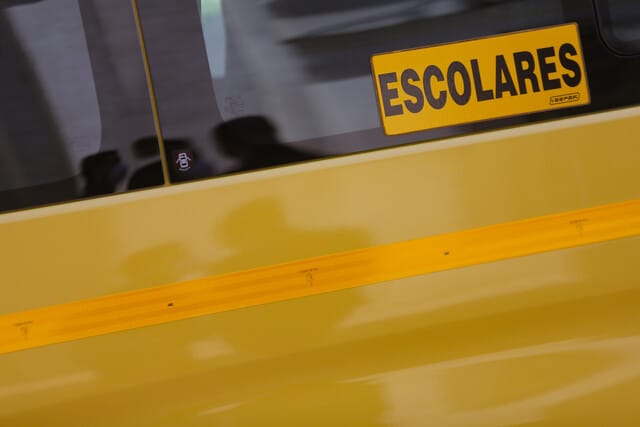 Conductor de furgón escolar atropelló a delincuente que trató asaltarlo