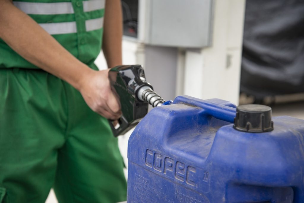 Experto prevé que combustibles seguirían al alza durante todo el semestre