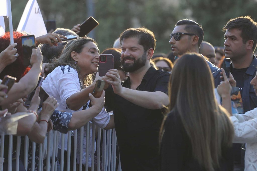 Boric en acto de apoyo: “Camino por la calle con total tranquilidad, porque tengo la conciencia tranquila”