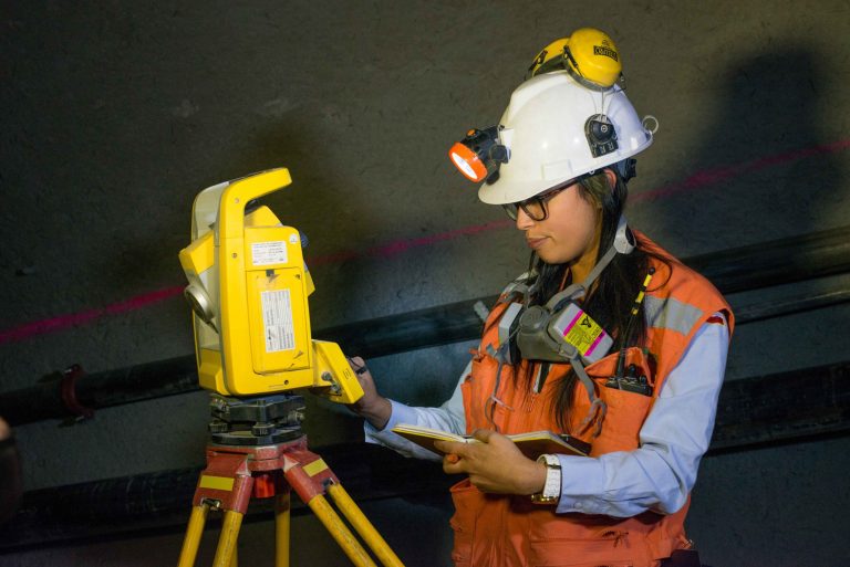 Abren ofertas de empleo en minería para operadores e ingenieros: conoce cómo postular