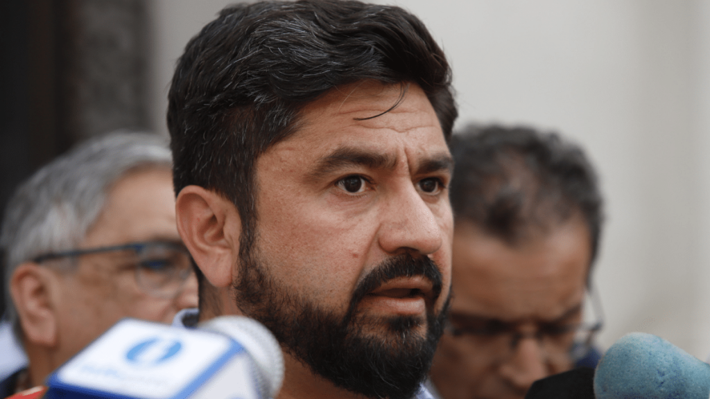 Alcalde de Talcahuano pide al Presidente Boric que “cambie su actuar” por cierre de Huachipato: “Sus señales son palabras y no hechos concretos”