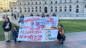 Apoderados de distintas comunas del país entregan carta al Presidente Boric por crisis de matrículas