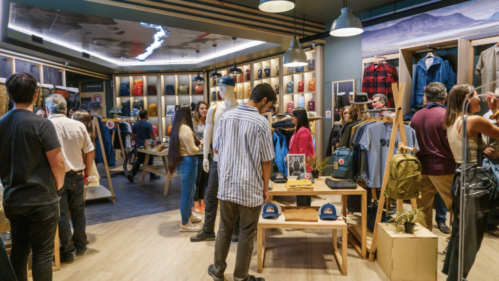 La nueva sucursal de Fjällrävense se ubica en el nivel 1 del Mercado Urbano Tobalaba (MUT).