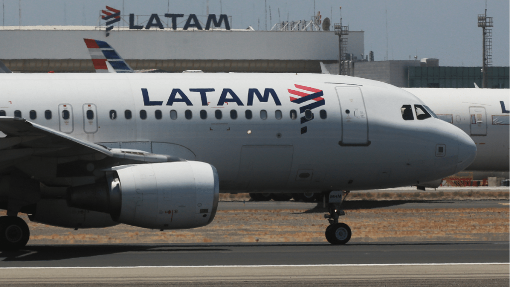Latam confirma que pasajeros afectados por cancelación de vuelo ya fueron reubicados en otro viaje