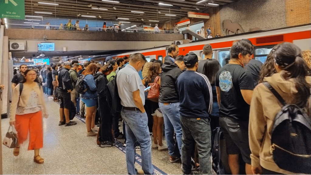 “Súper Lunes”: Revisa el estado de la red de Metro de Santiago hoy, 4 de marzo