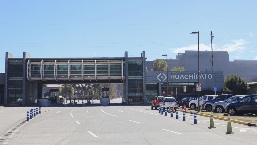Compañía Siderúrgica Huachipato anunció el cierre indefinido de la empresa.