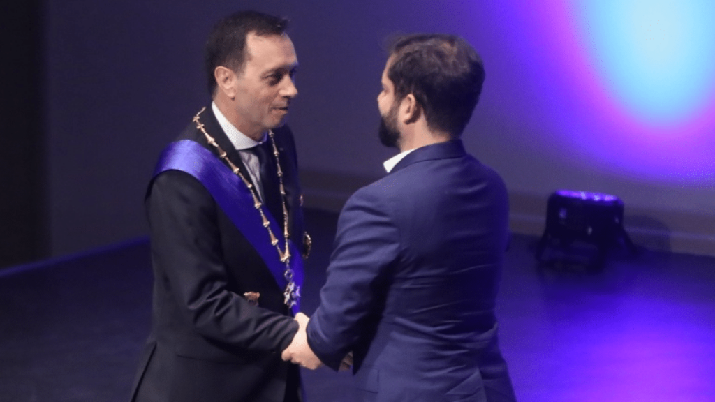 Cerna es investido como director de la PDI por el Presidente Boric: “Asumo con sencillez el liderazgo de la institución”
