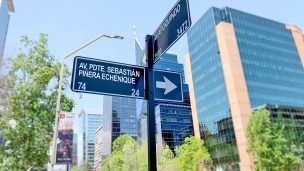 Instalan señalética en la nueva Avenida Presidente Sebastián Piñera en Las Condes