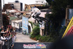 Revive las mejores bajadas que dejó la última edición de Red Bull Valparaíso Cerro Abajo 2024