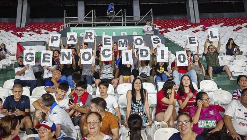 ¡Insólito! Hinchas de Palestino fueron desalojados del estadio por su apoyo a la causa palestina