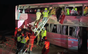 Confirman un segundo fallecido tras volcamiento de un bus en Calama